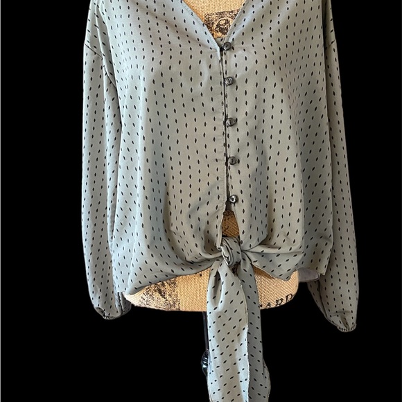 BooHoo 12 Green and Black Diamond Button Up Blouse - Picture 2 of 9